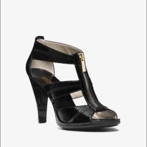 MICHAEL KORS Berkley Black T-Strap Sandal